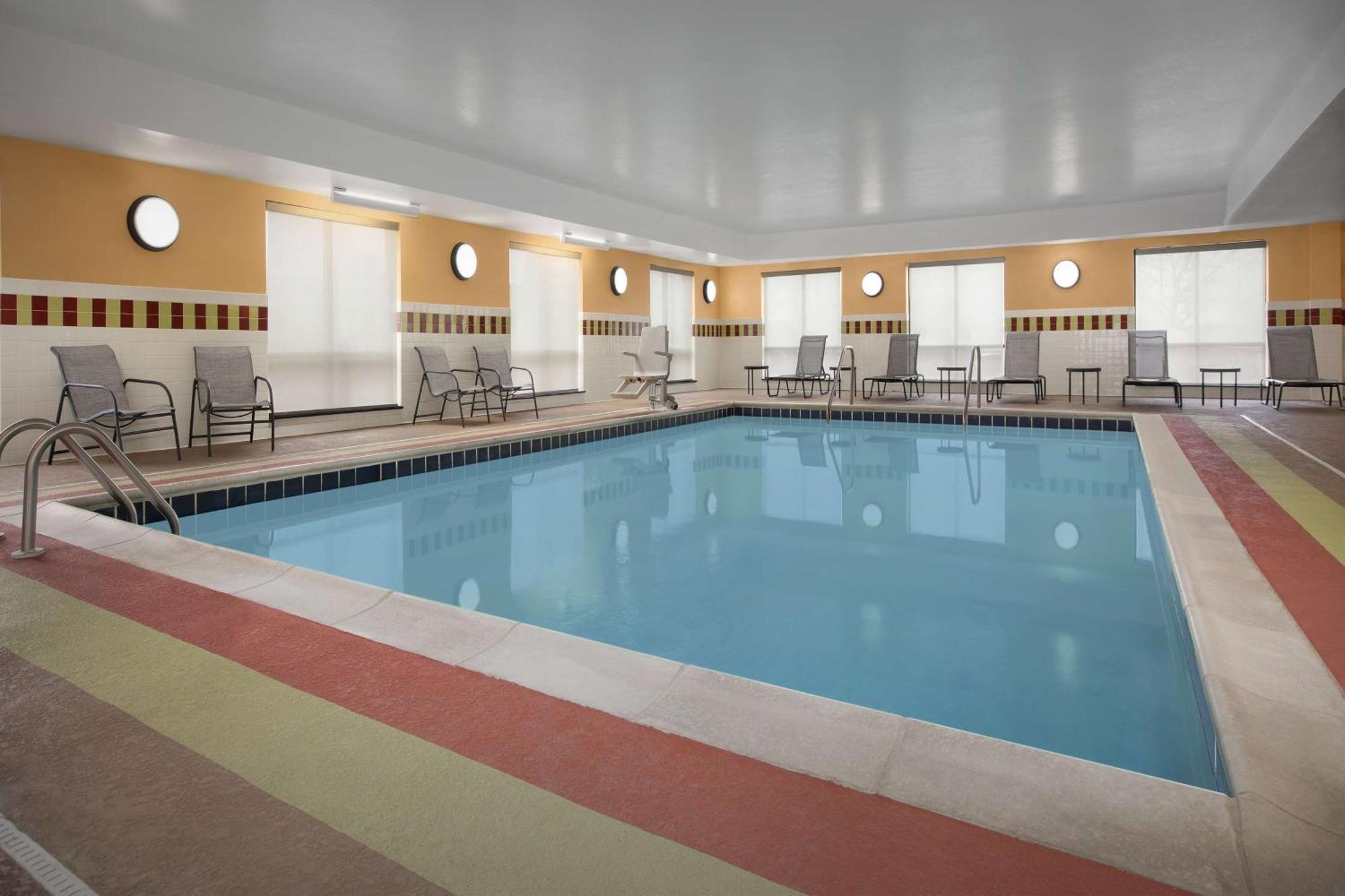 Hampton Inn Yorkville Kültér fotó
