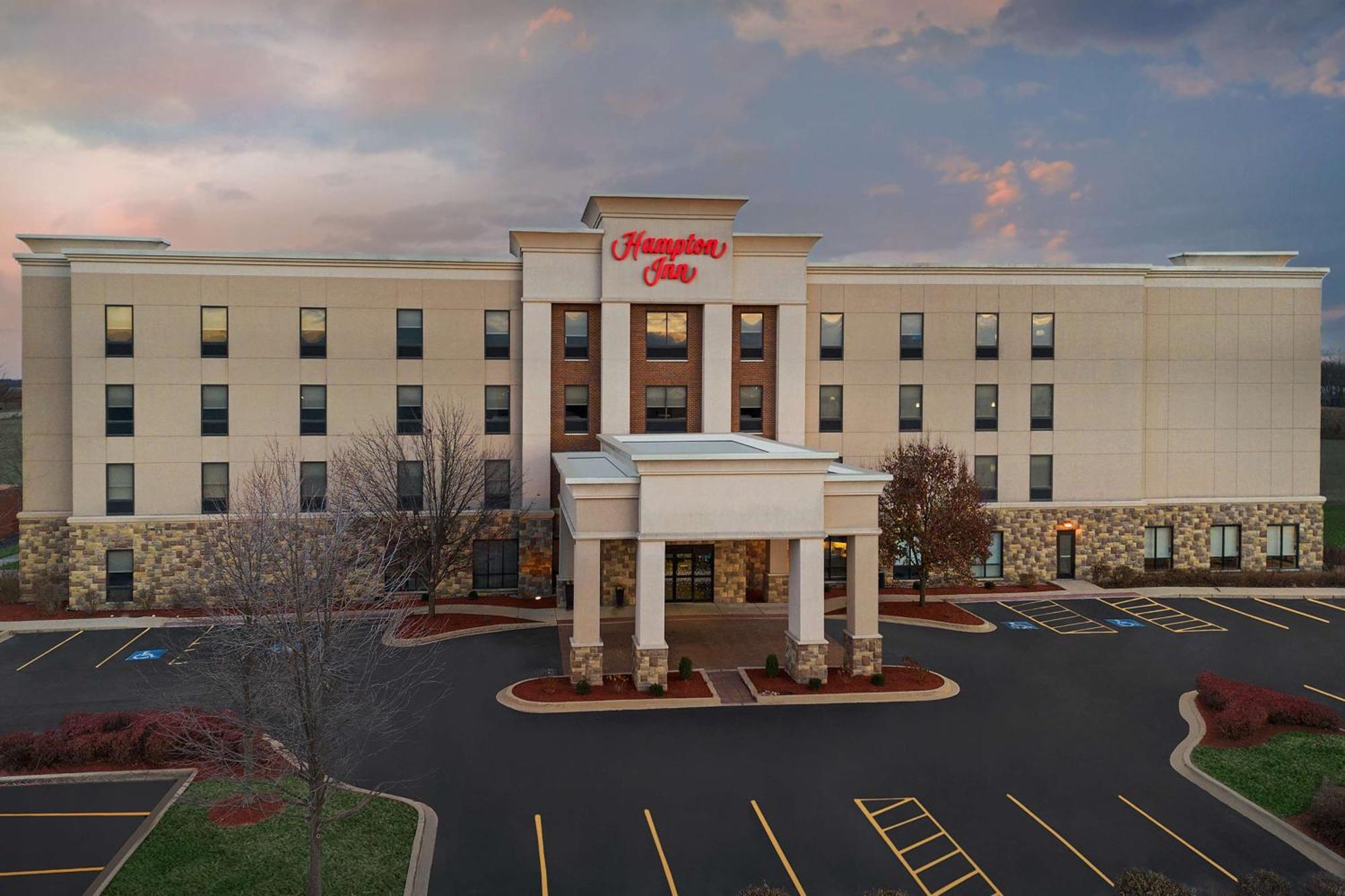 Hampton Inn Yorkville Kültér fotó